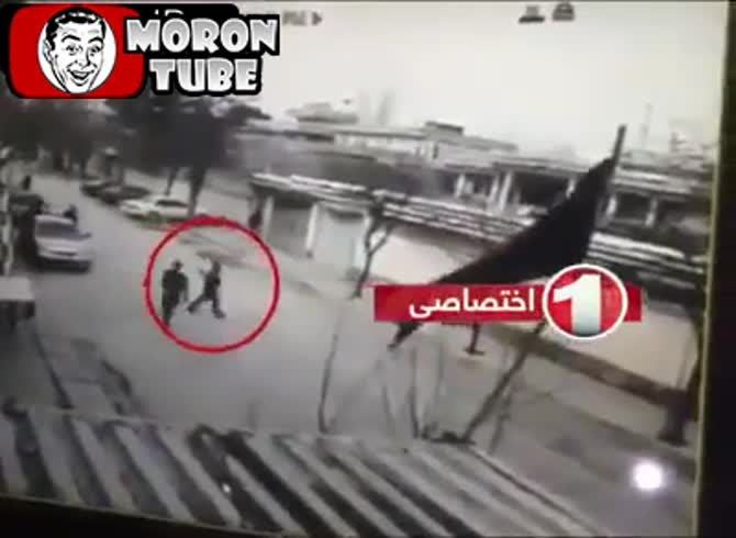 Video :NATO troops shoot an Afghan police officer, killing him